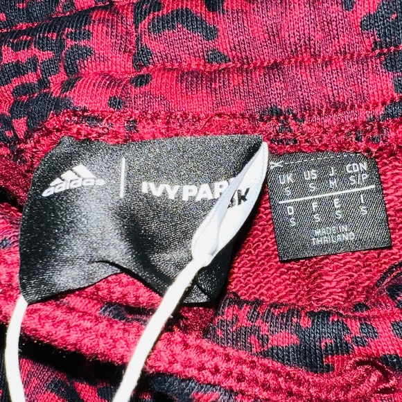 Ivy Park x Adidas Snake Print Sweatpants in Cherry Wood NWT Unisex Size Small - Picture 4 of 6